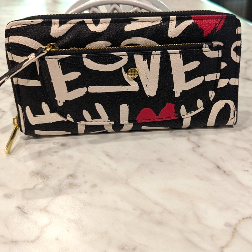 Won't last long this super cute Love & Heart Wallet